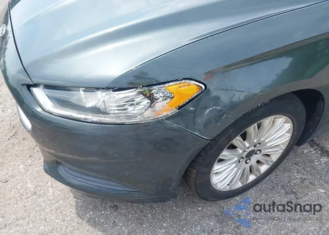 2015 Ford Fusion Hybrid S z USA, uszkodzony, nr VIN 3FA6P0UUXFR128490